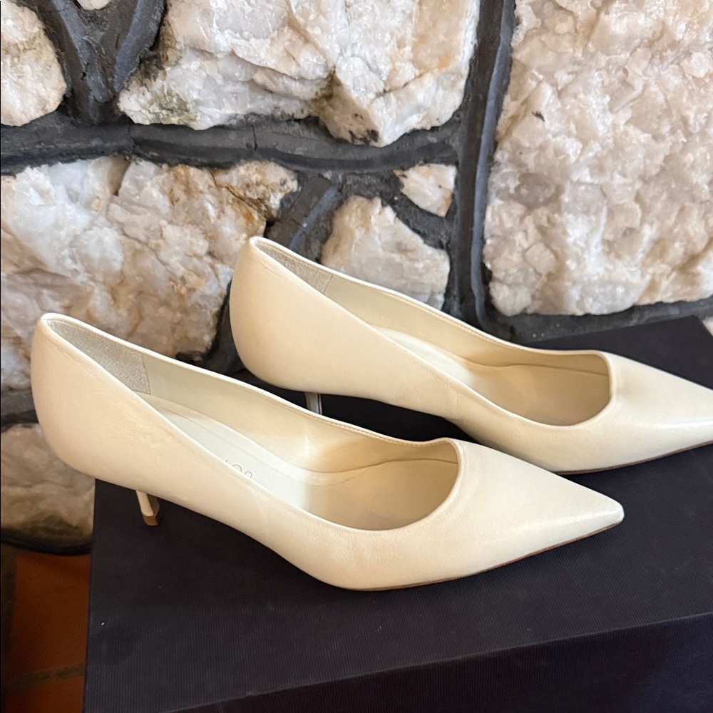 Tamara Mellon Cream Pointed Toe Heels - Picture 4 of 5